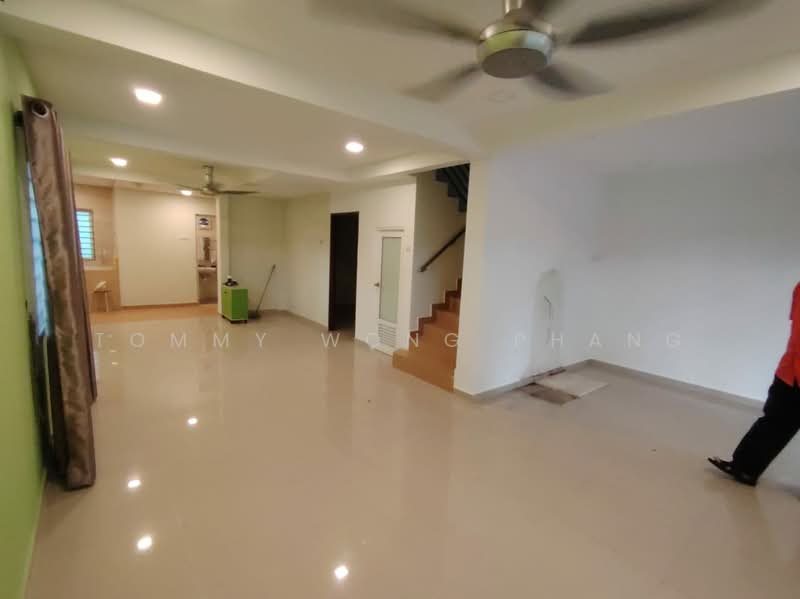 2-storey Terraced House for Sale in Taman Lestari Perdana (Seri Kembangan) - Tommy Wong Phang - Living Room - PropertyGuru.com.my
