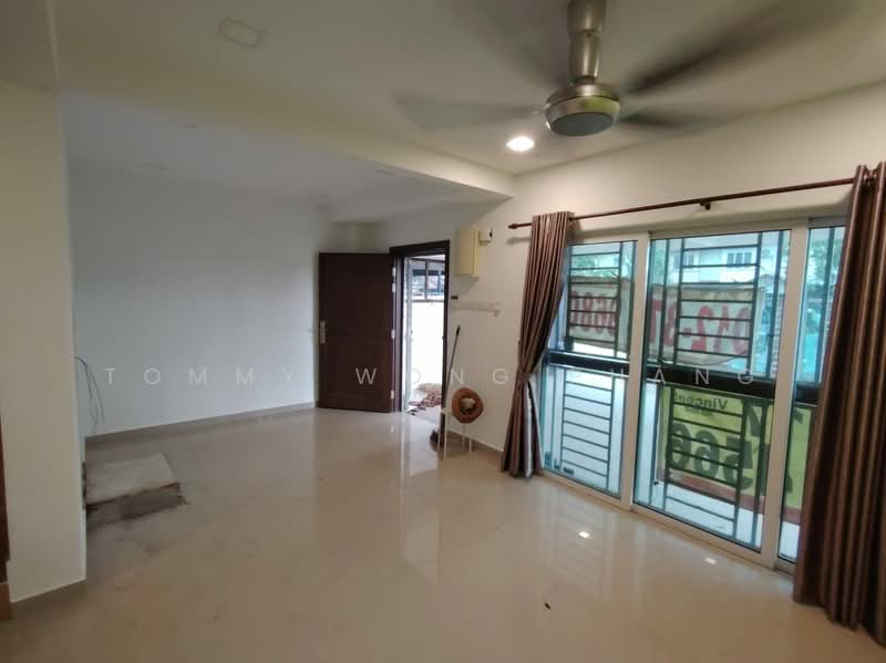 2-storey Terraced House for Sale in Taman Lestari Perdana (Seri Kembangan) - Tommy Wong Phang - Living Room - PropertyGuru.com.my