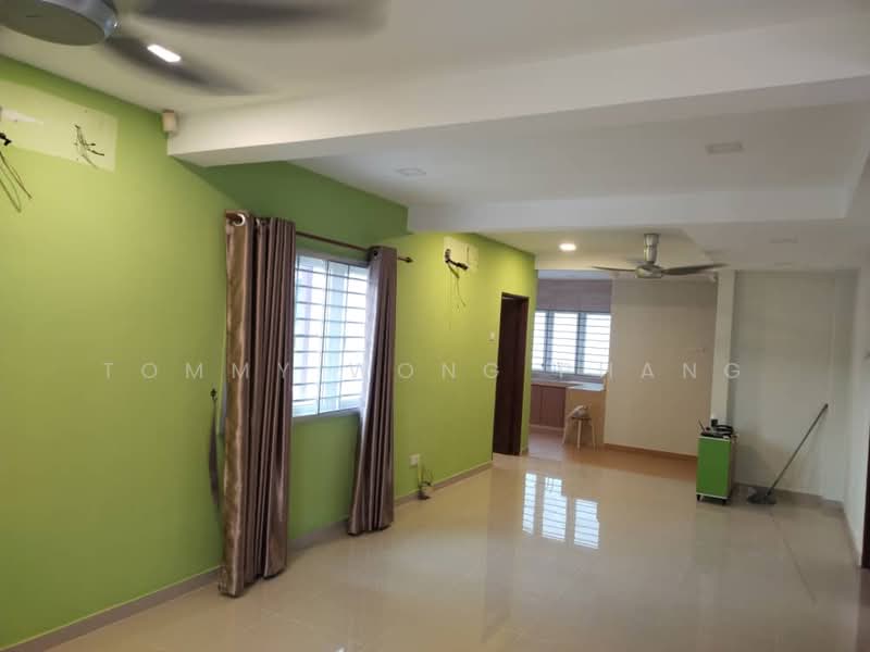 2-storey Terraced House for Sale in Taman Lestari Perdana (Seri Kembangan) - Tommy Wong Phang - Living Room - PropertyGuru.com.my