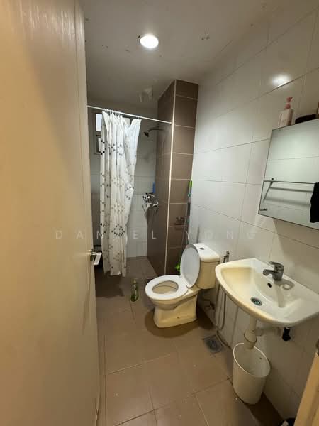 Condominium for Sale at Fairway Suites - Daniel Yong - Bathroom - PropertyGuru.com.my