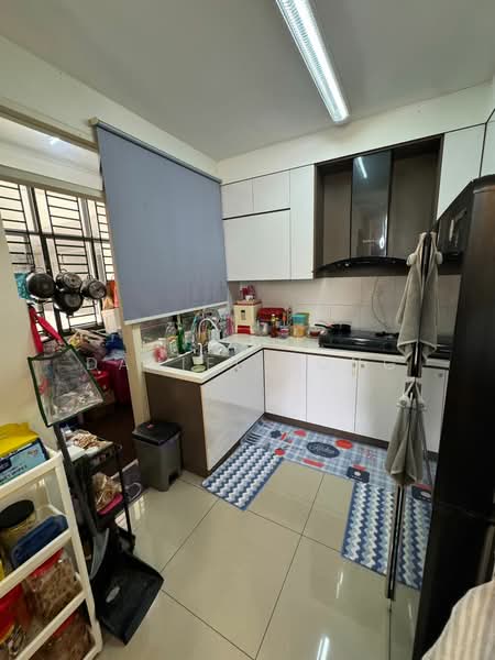 Condominium for Sale at Fairway Suites - Daniel Yong - Kitchen - PropertyGuru.com.my