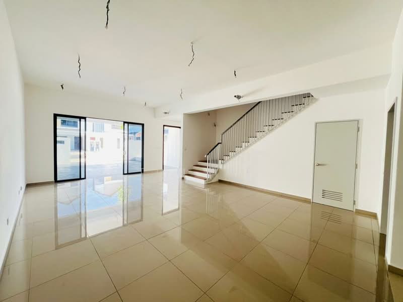 2-storey Terraced House for Sale in Bandar Gamuda Gardens (Rawang) - Tom Yip - Living Room - PropertyGuru.com.my