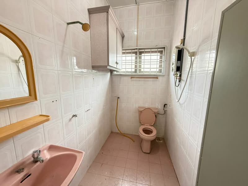 Semi-Detached House for Sale in Taman Bukit Beruang (Bukit Baru) - Vinc Pheng - Bathroom - PropertyGuru.com.my