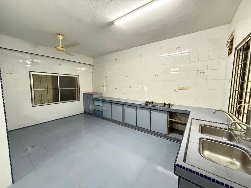 Semi-Detached House for Sale in Taman Bukit Beruang (Bukit Baru) - Vinc Pheng - Kitchen - PropertyGuru.com.my
