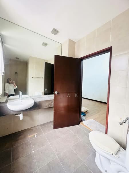 Rumah Banglo untuk Dijual di Bandar Seri Putra (Bangi) - Dinie Akmal - Bathroom - PropertyGuru.com.my