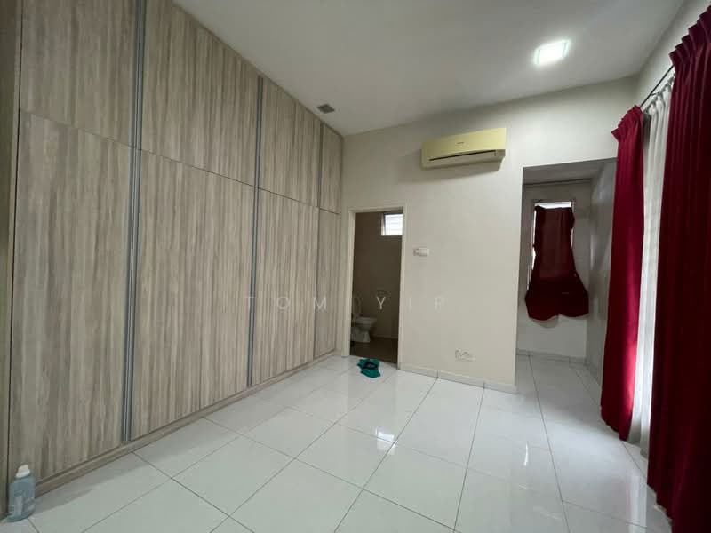 Semi-Detached House for Sale in Anggun 2 Residence (Rawang) - Tom Yip - Bedroom - PropertyGuru.com.my
