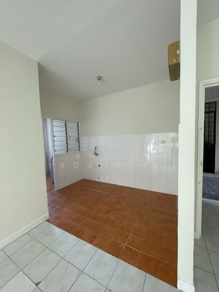 Pangsapuri untuk Dijual di SD Tiara Apartment - Ahmad Firdaus Mahmod - Kitchen - PropertyGuru.com.my