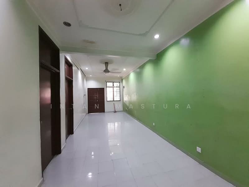 1-storey Terraced House for Sale in Taman Semenyih Indah (Semenyih) - Intan Mastura - Living Room - PropertyGuru.com.my