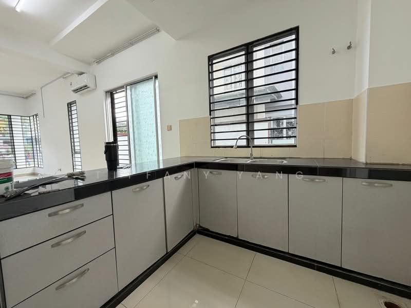 Cluster House for Rent in Rawang (Selangor) - Tiffany Yang - Kitchen - PropertyGuru.com.my