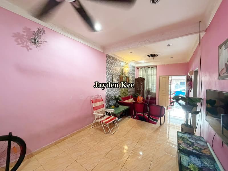 Rumah Teres 1 Tingkat untuk Dijual di Taman Jawi Indah (Sungai Jawi) - Jovin Lee - Living Room - PropertyGuru.com.my