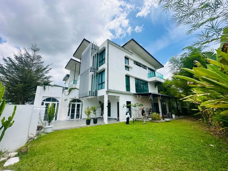 Semi-Detached House for Sale in Taman Villa Perdana (Kajang) - Dinie Akmal - Exterior - PropertyGuru.com.my
