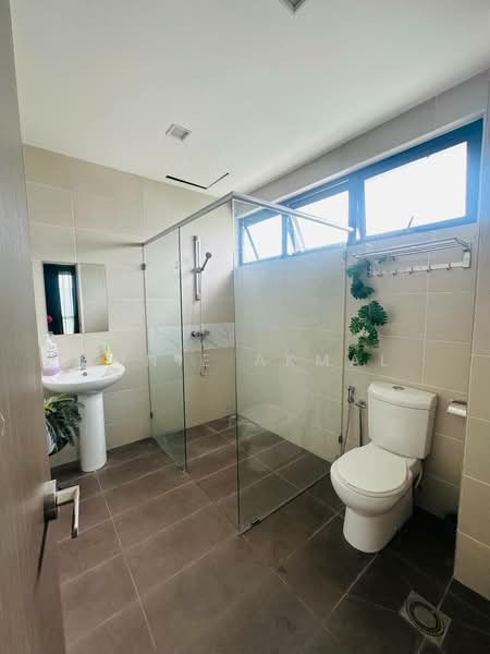 Semi-Detached House for Sale in Taman Villa Perdana (Kajang) - Dinie Akmal - Bathroom - PropertyGuru.com.my