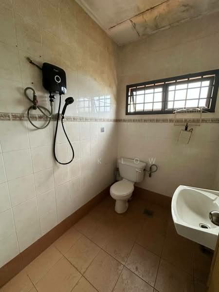 Rumah Teres 2 Tingkat untuk Disewa di Taman Pelangi (Johor Bahru) - Nick Low - Bathroom - PropertyGuru.com.my