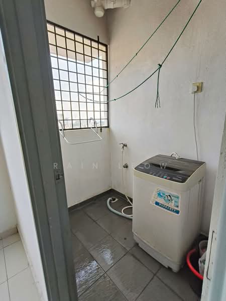 Servis Apartment untuk Dijual di The Academia @ South City Plaza - Rain Leow - Balcony - PropertyGuru.com.my