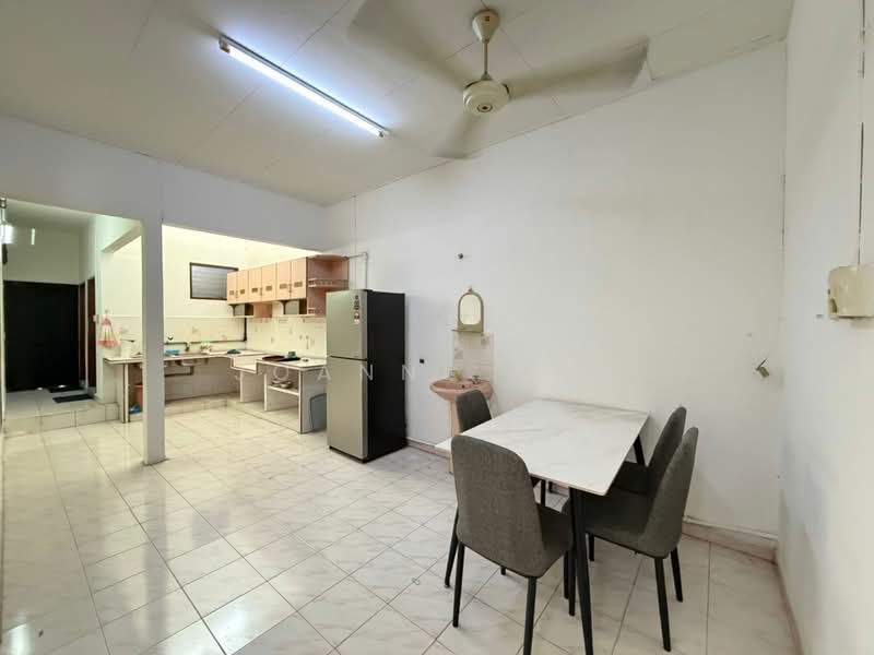 Rumah Teres untuk Disewa di Taman Sri Rambai (Bukit Mertajam) - Joanne Ang - Kitchen - PropertyGuru.com.my