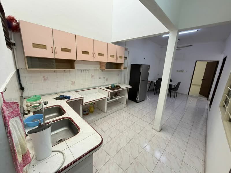 Rumah Teres untuk Disewa di Taman Sri Rambai (Bukit Mertajam) - Joanne Ang - Kitchen - PropertyGuru.com.my