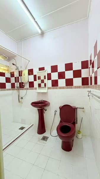 2-storey Terraced House for Rent in Seksyen 4 (Shah Alam) - Farah Hanan - Bathroom - PropertyGuru.com.my
