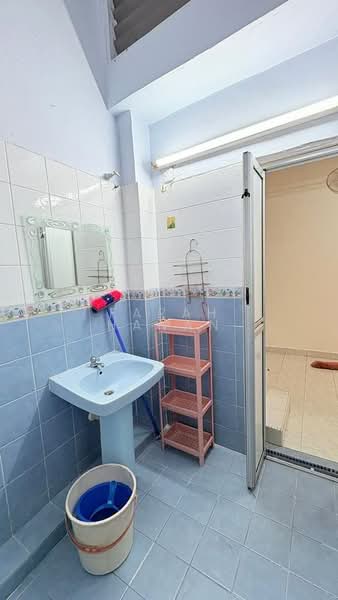 2-storey Terraced House for Rent in Seksyen 4 (Shah Alam) - Farah Hanan - Bathroom - PropertyGuru.com.my