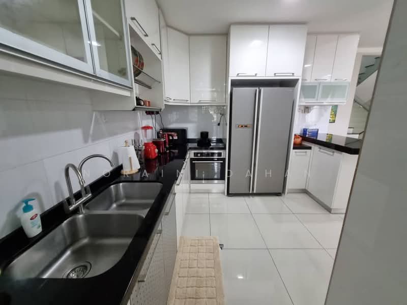 Rumah Banglo untuk Dijual di Shah Alam (Selangor) - Noraini Dahan - Kitchen - PropertyGuru.com.my
