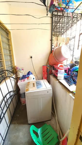 Rumah Flat untuk Dijual di Flat PKNS Section 7 - Ahmad Firdaus Mahmod - Balcony - PropertyGuru.com.my