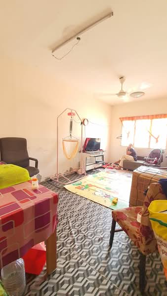 Rumah Flat untuk Dijual di Flat PKNS Section 7 - Ahmad Firdaus Mahmod - Living Room - PropertyGuru.com.my