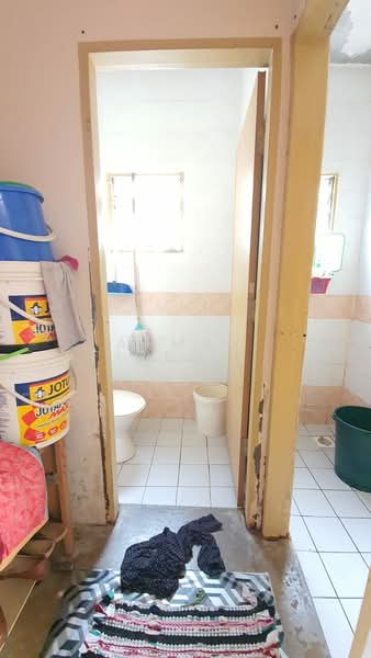 Rumah Flat untuk Dijual di Flat PKNS Section 7 - Ahmad Firdaus Mahmod - Bathroom - PropertyGuru.com.my