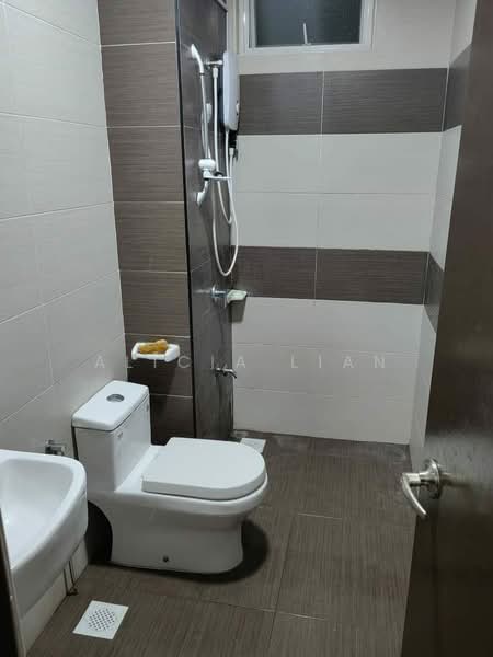 Kondominium untuk Dijual di M Condominium @ Larkin - Alicia Lian - Bathroom - PropertyGuru.com.my