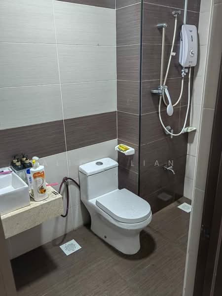 Kondominium untuk Dijual di M Condominium @ Larkin - Alicia Lian - Bathroom - PropertyGuru.com.my