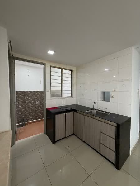 Kondominium untuk Dijual di Suasana Lumayan - Ryan Low - Kitchen - PropertyGuru.com.my
