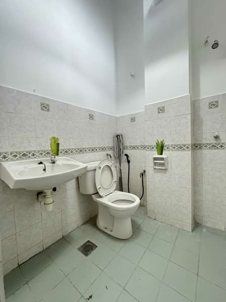 2-storey Terraced House for Sale in Taman Wawasan (Puchong) - Jayden Lee - Bathroom - PropertyGuru.com.my