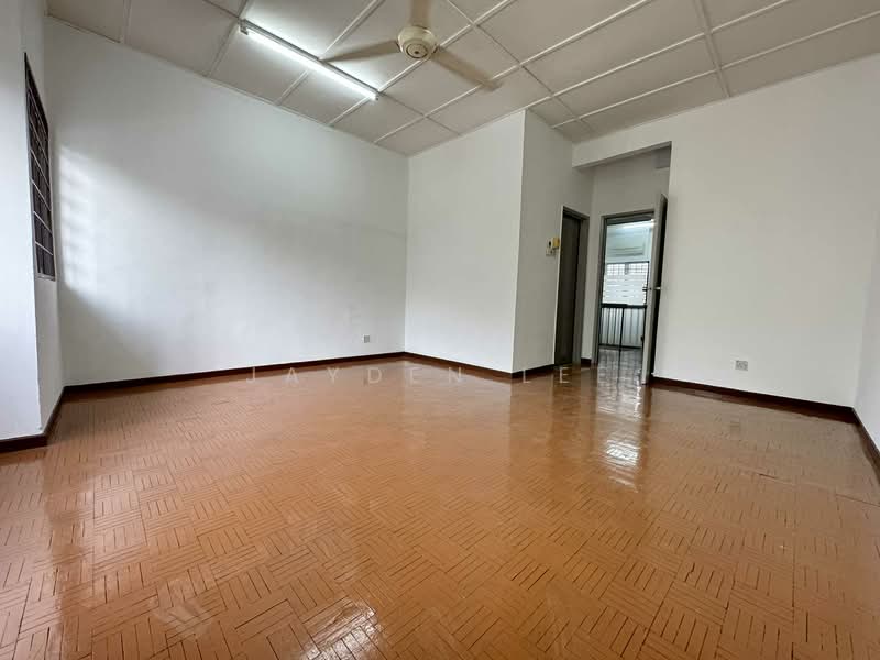 2-storey Terraced House for Sale in Taman Wawasan (Puchong) - Jayden Lee - Living Room - PropertyGuru.com.my