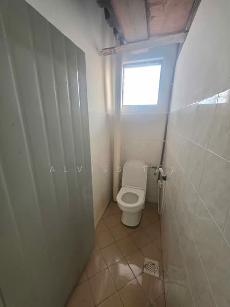 Rumah Flat untuk Dijual di Taman Harmoni II - Alviss Tay - Bathroom - PropertyGuru.com.my