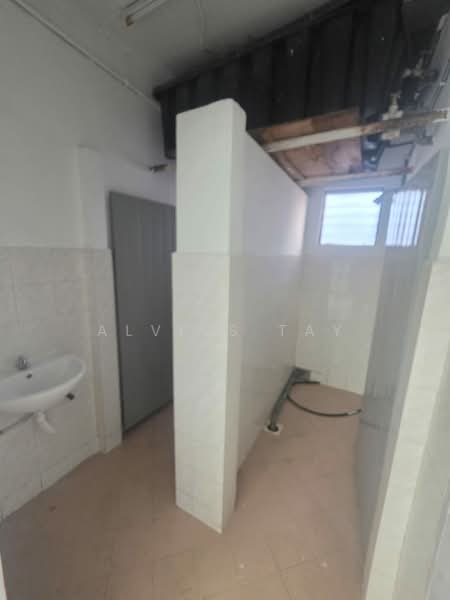 Rumah Flat untuk Dijual di Taman Harmoni II - Alviss Tay - Bathroom - PropertyGuru.com.my
