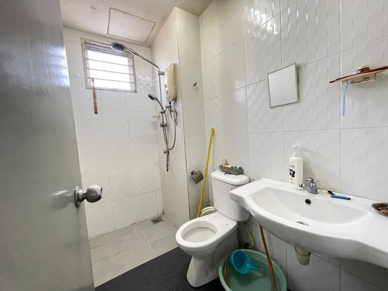 Condominium for Sale at 228 Kondominium - Marcus Lee - Bathroom - PropertyGuru.com.my