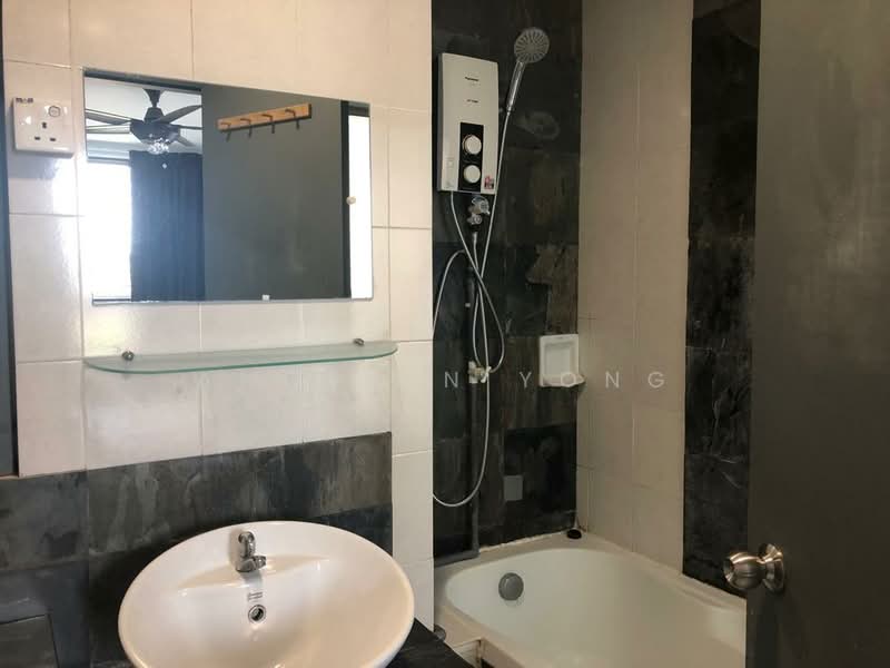 Servis Apartment untuk Disewa di Ritze Perdana 1 - Angelyn Yong - Bathroom - PropertyGuru.com.my