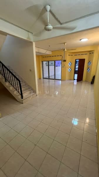 Rumah Teres 2 Tingkat untuk Dijual di Taman Cempaka (Banting) - Ahmad Firdaus Mahmod - Living Room - PropertyGuru.com.my