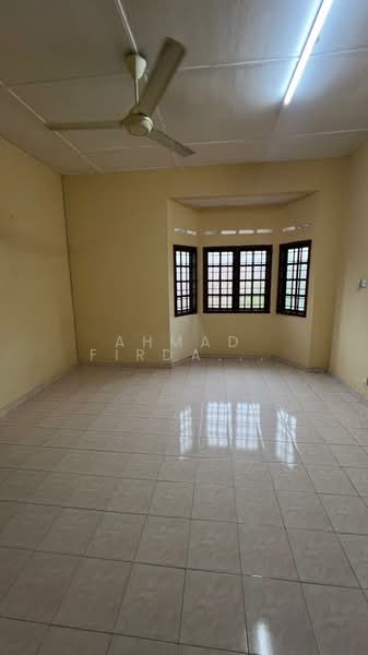 Rumah Teres 2 Tingkat untuk Dijual di Taman Cempaka (Banting) - Ahmad Firdaus Mahmod - Living Room - PropertyGuru.com.my