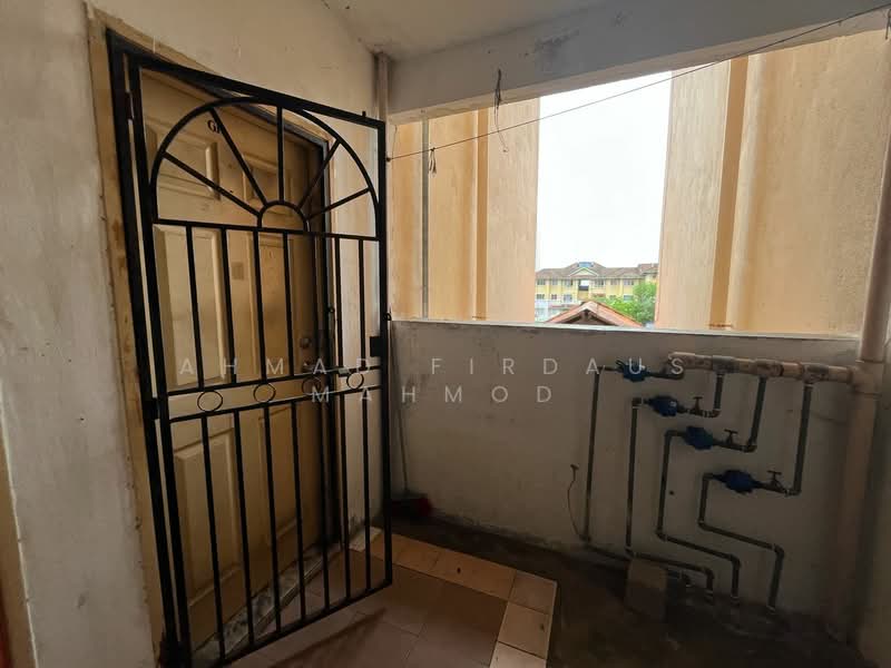 Apartment for Sale at Astana Alam Apartment 2 - Ahmad Firdaus Mahmod - Balcony - PropertyGuru.com.my