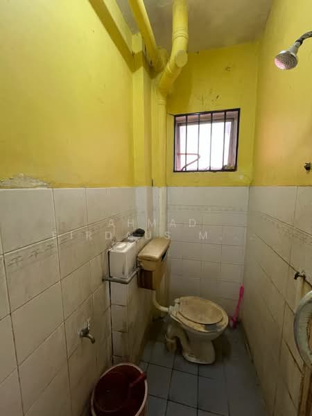 Apartment for Sale at Astana Alam Apartment 2 - Ahmad Firdaus Mahmod - Bathroom - PropertyGuru.com.my