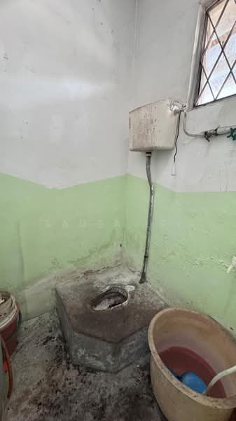 Flat for Sale at Flat Taman Ungku Tun Aminah - Sausa Lee - Bathroom - PropertyGuru.com.my
