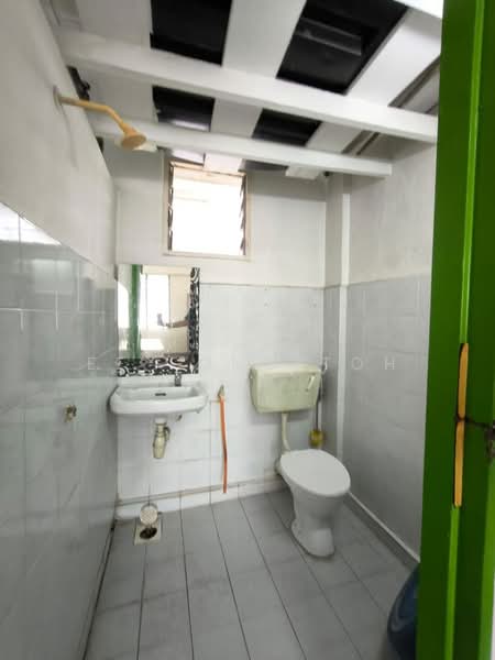 Flat for Sale at Sri Lanang - Ee Fong Toh - Bathroom - PropertyGuru.com.my