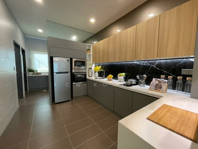 3-storey Terraced House for Sale in Selayang (Selangor) - CW Kong - Kitchen - PropertyGuru.com.my