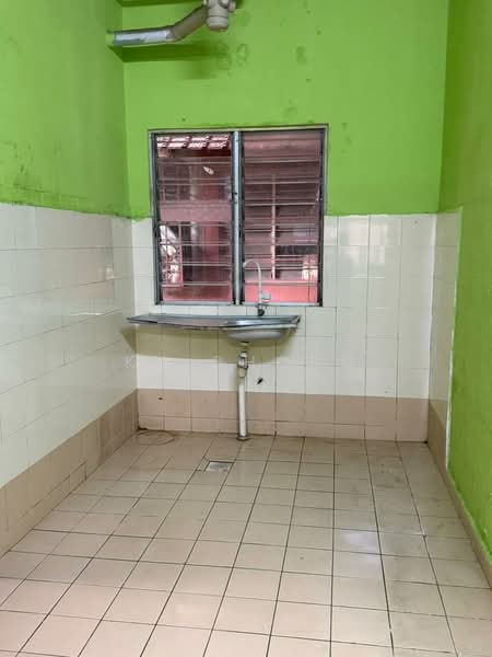 Rumah Flat untuk Dijual di Taman Pendamar Indah 2 - KH Chong - Kitchen - PropertyGuru.com.my