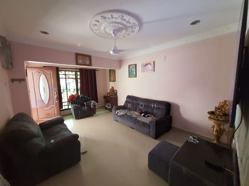 2-storey Terraced House for Sale in Bandar Putra Permai (Seri Kembangan) - Leo Koh - Living Room - PropertyGuru.com.my