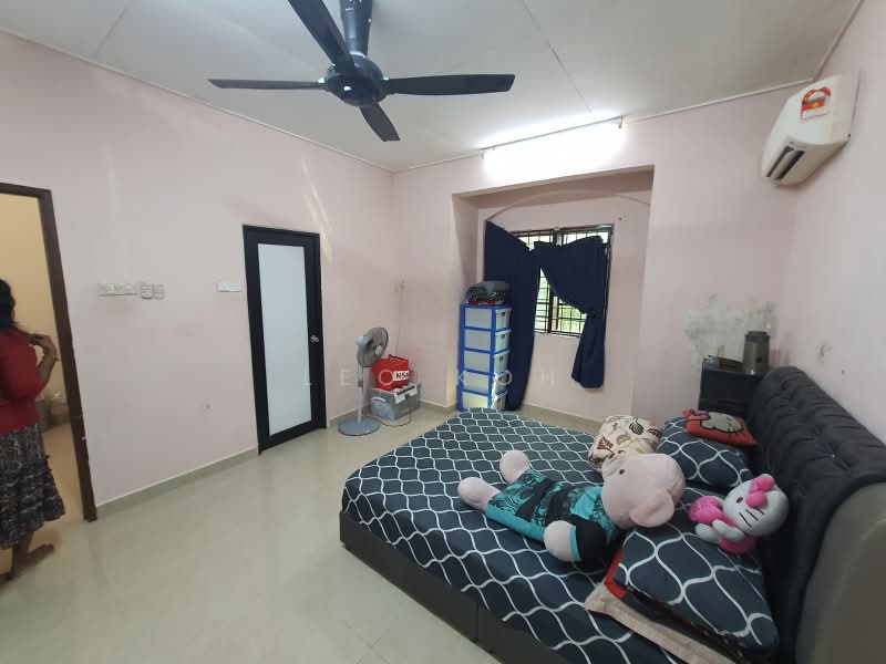 2-storey Terraced House for Sale in Bandar Putra Permai (Seri Kembangan) - Leo Koh - Bedroom - PropertyGuru.com.my