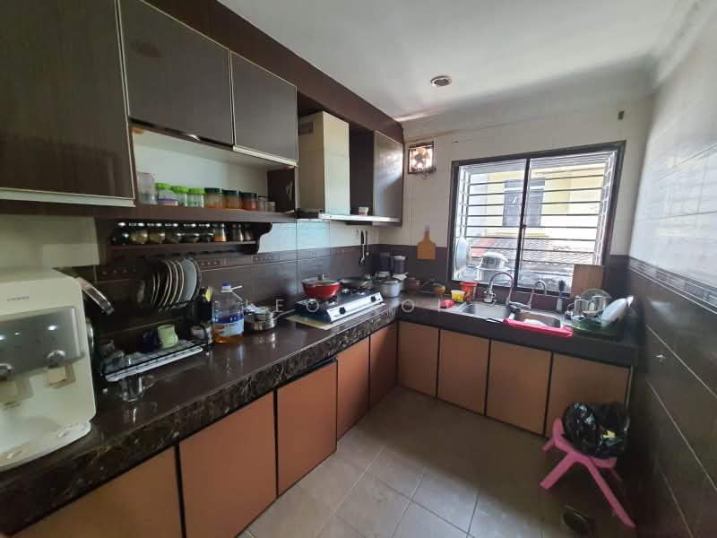2-storey Terraced House for Sale in Bandar Putra Permai (Seri Kembangan) - Leo Koh - Kitchen - PropertyGuru.com.my