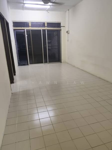 1-storey Terraced House for Rent in Taman Johor Jaya (Johor Bahru) - Shawn Law - Living Room - PropertyGuru.com.my