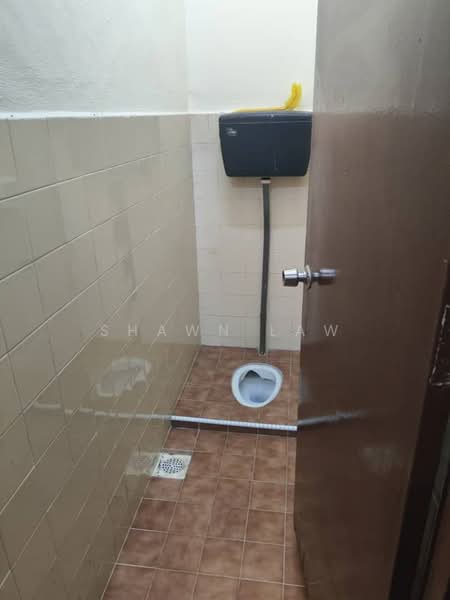 1-storey Terraced House for Rent in Taman Johor Jaya (Johor Bahru) - Shawn Law - Bathroom - PropertyGuru.com.my