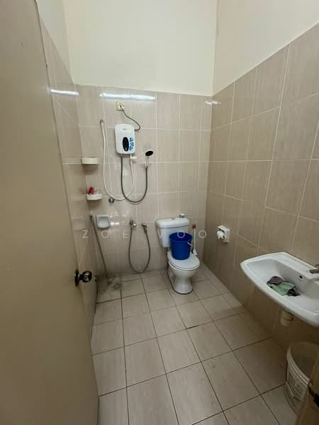 Rumah Teres 2 Tingkat untuk Disewa di Taman Mount Austin (Tebrau) - Zoe Voon - Bathroom - PropertyGuru.com.my