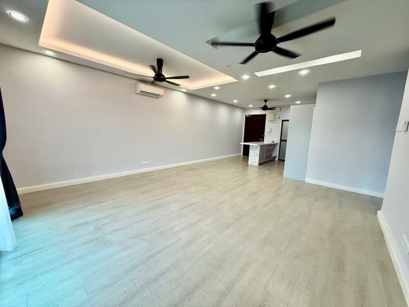 Kondominium untuk Dijual di Lake Vista Residence (Tasik Vista Residen) - Ammeer Nadzrai - Living Room - PropertyGuru.com.my